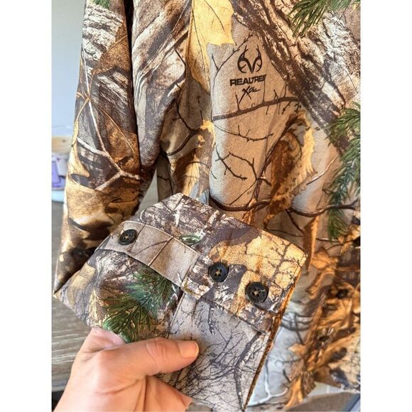 Under Armour NWOT Realtree Camo Pocket Logo Button Down Size Medium - Picture 2 of 8